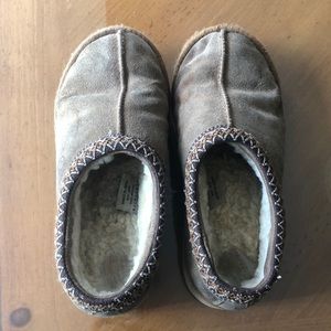 women’s ugg slippers